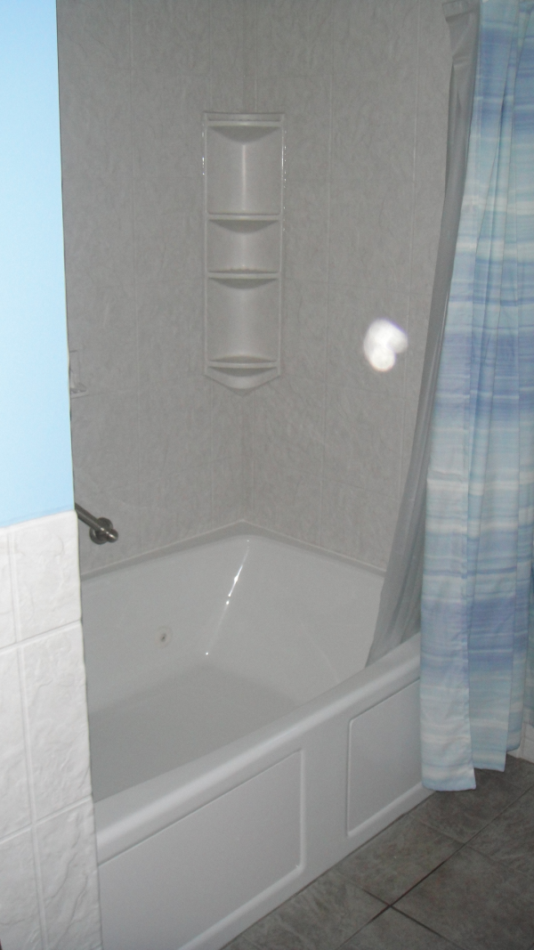 New Jucuzzi bathtub with 12x12 Slate walls